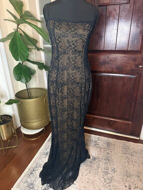 Oh Polly Sheer Lace Fishtail Gown in Black NWT Size 10